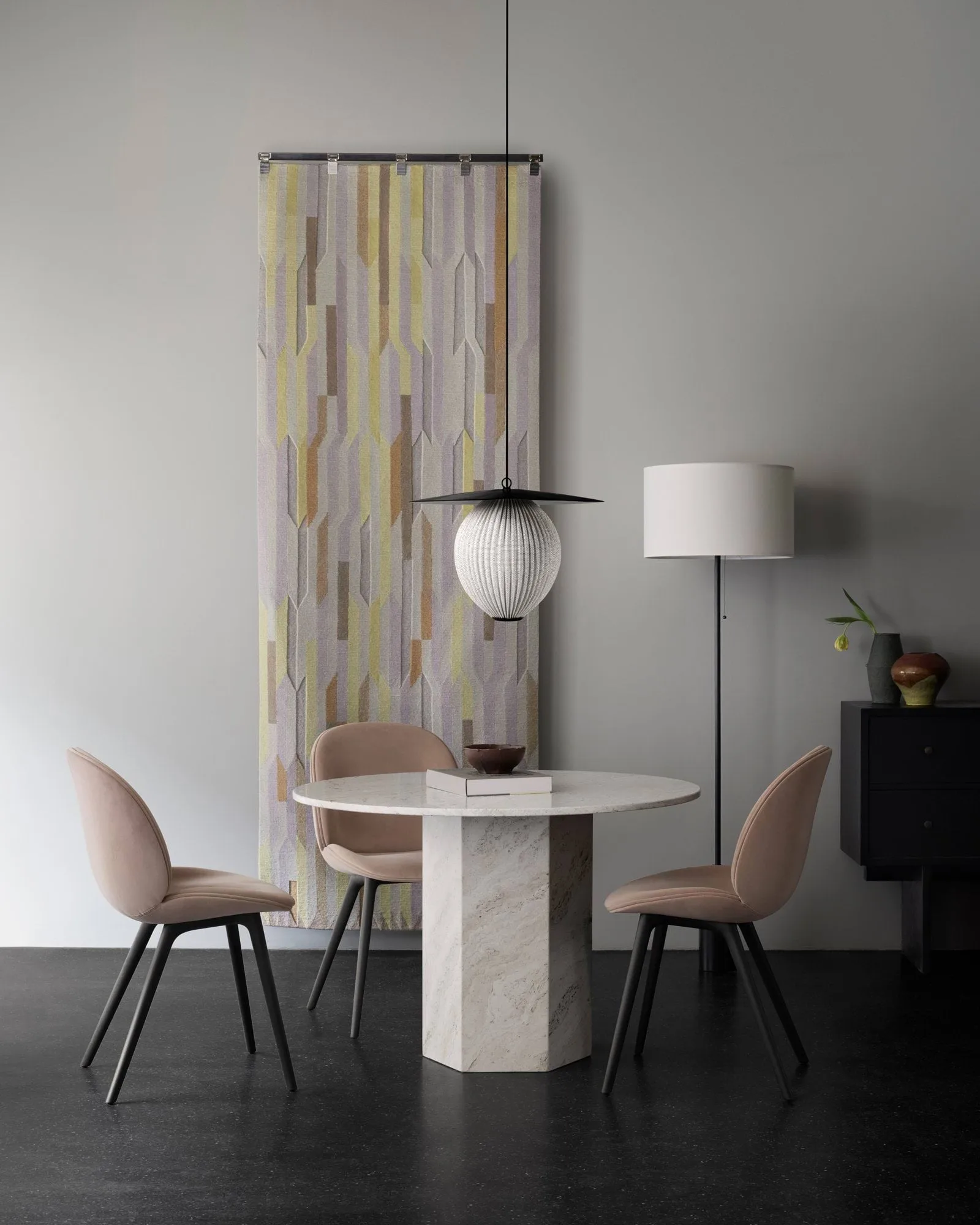 Gravity golvlampa, Emerald marble-canvas GUBI
