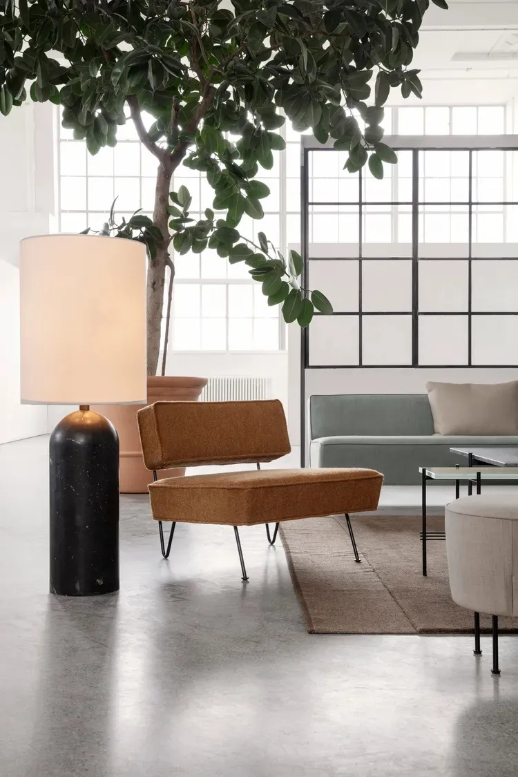Gravity XL golvlampa, Svart marmor/canvas, high GUBI