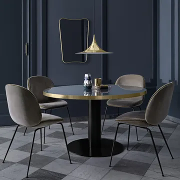 Gubi 2.0 matbord - American walnut, ø130, svart stativ - GUBI