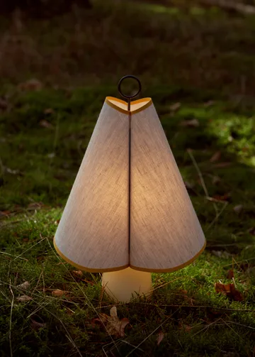 Hornbæk portabel bordslampa - Poppy yellow - GUBI