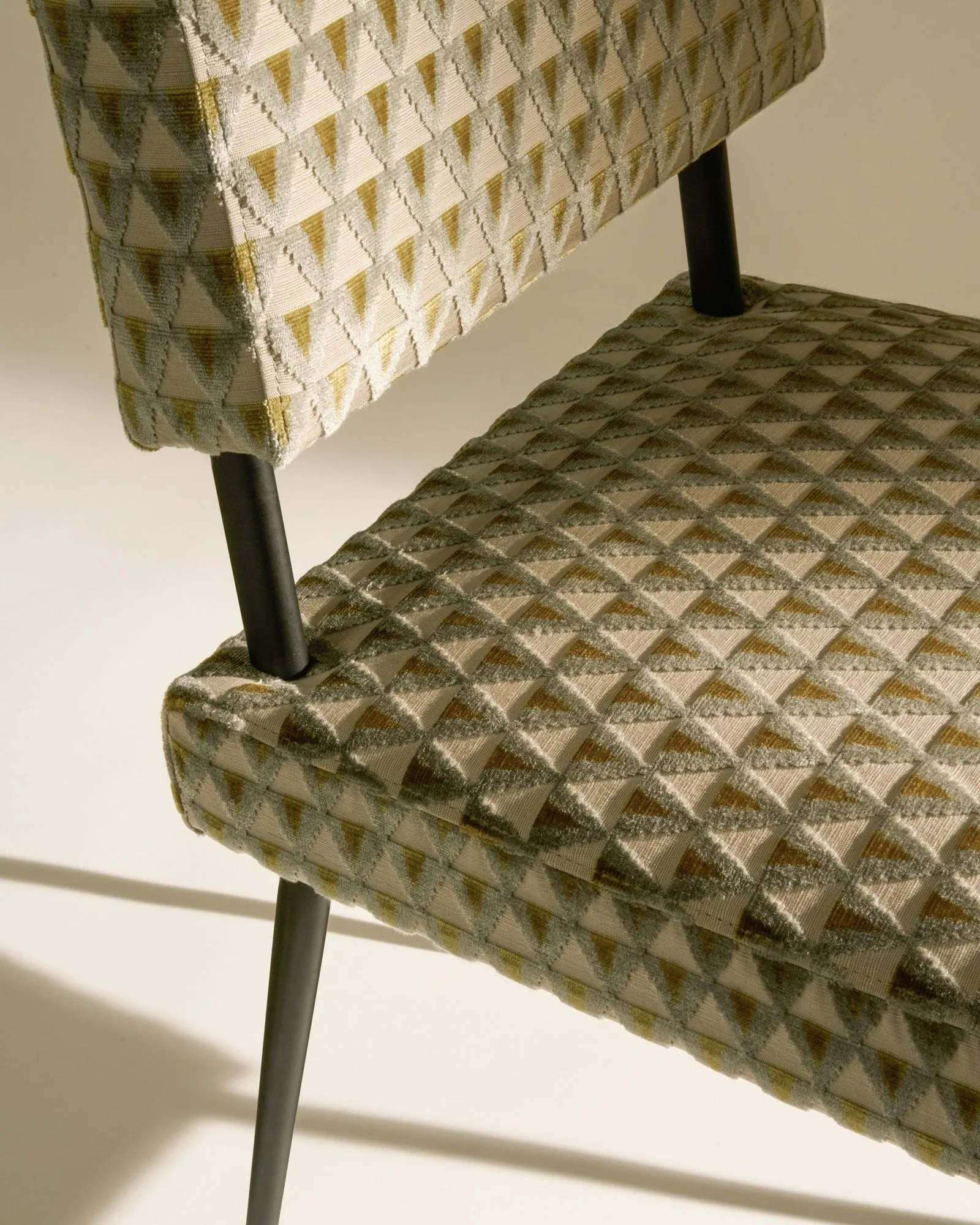 M-Chair stol, Amuleto 005-matt svart GUBI M-Chair stol, Amuleto 005-matt svart GUBI