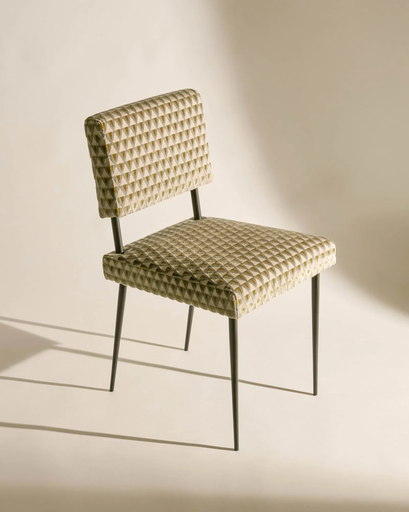 M-Chair stol, Amuleto 005-matt svart GUBI M-Chair stol, Amuleto 005-matt svart GUBI