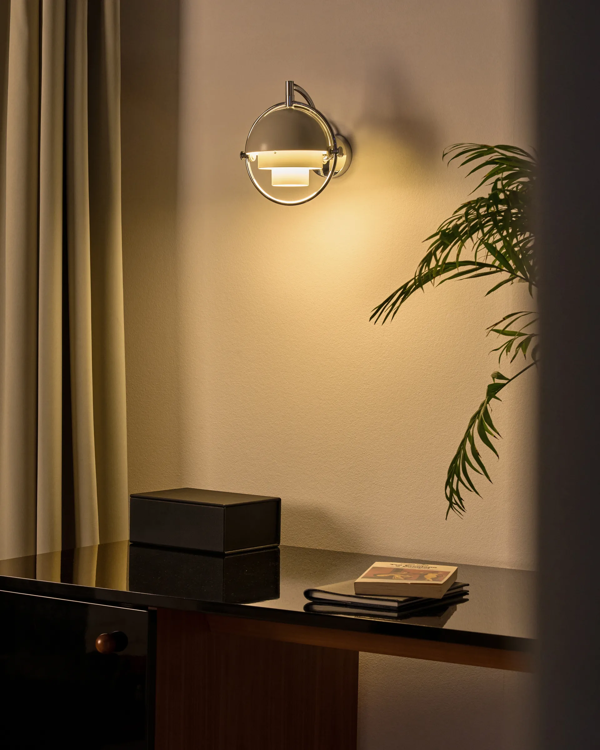 Multi-Lite vägglampa, Vit-krom GUBI