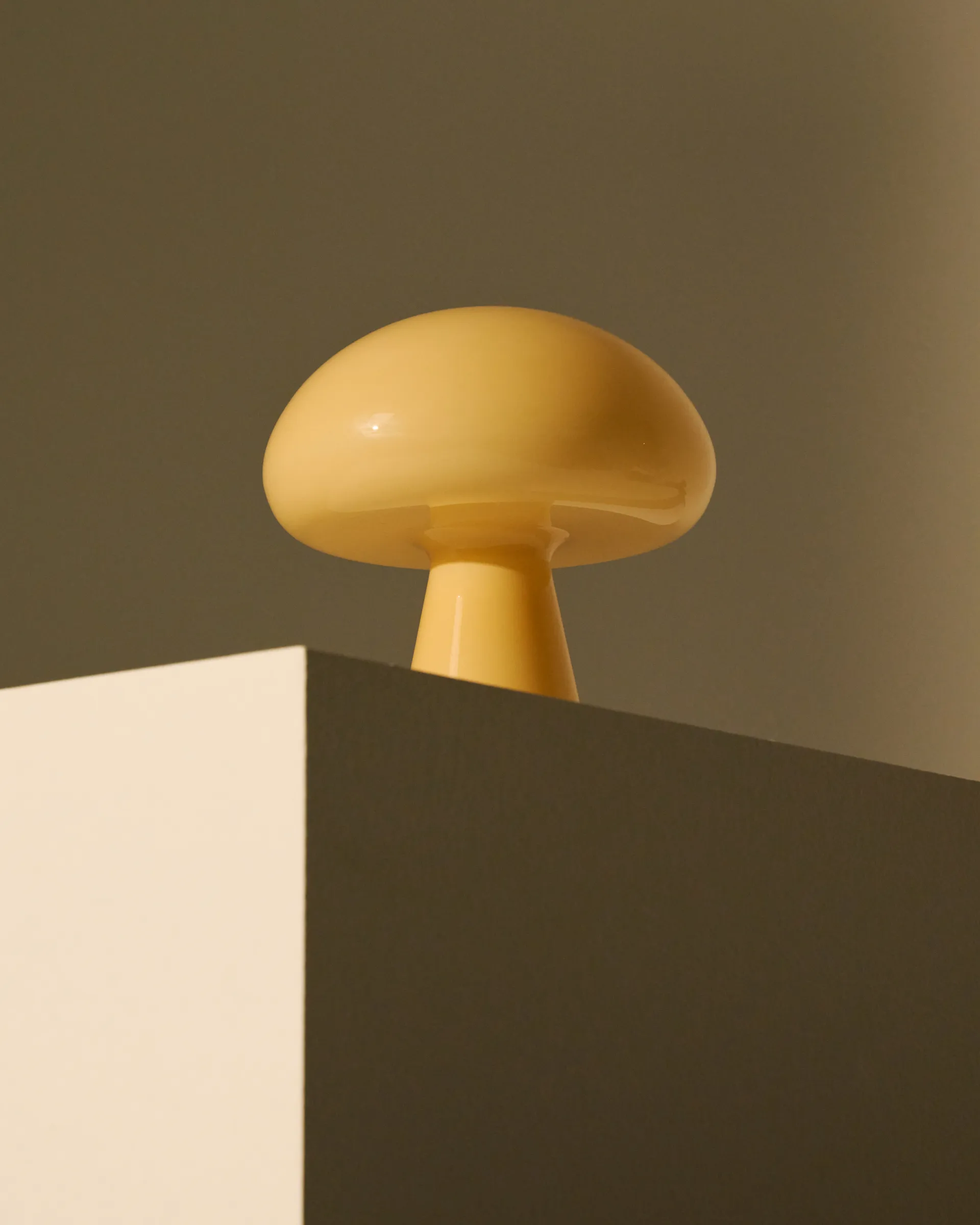 Obello portabel bordslampa, Mellow yellow GUBI