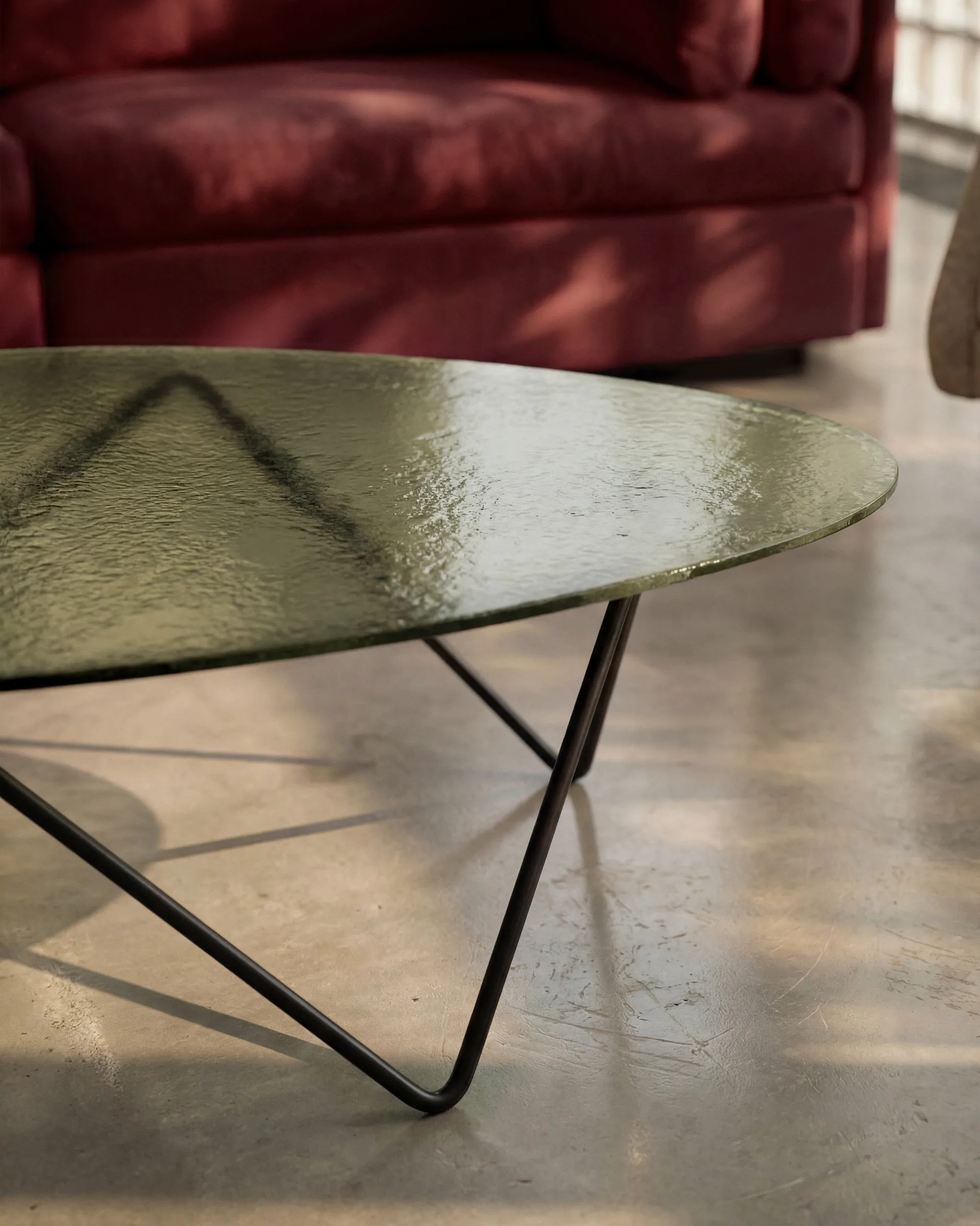 Pedrera soffbord, Svart semimatt-strukturglas transparent GUBI