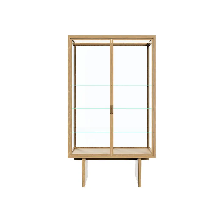 Private vitrinskåp - glas, ljusbetsad ek - GUBI