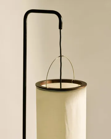 Silk Lantern golvlampa - Natural white silk-semi matt svart, 163 cm - GUBI