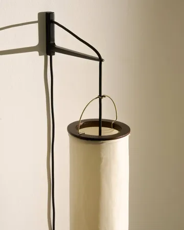Silk Lantern vägglampa - Natural white silk-semi matt svart - GUBI