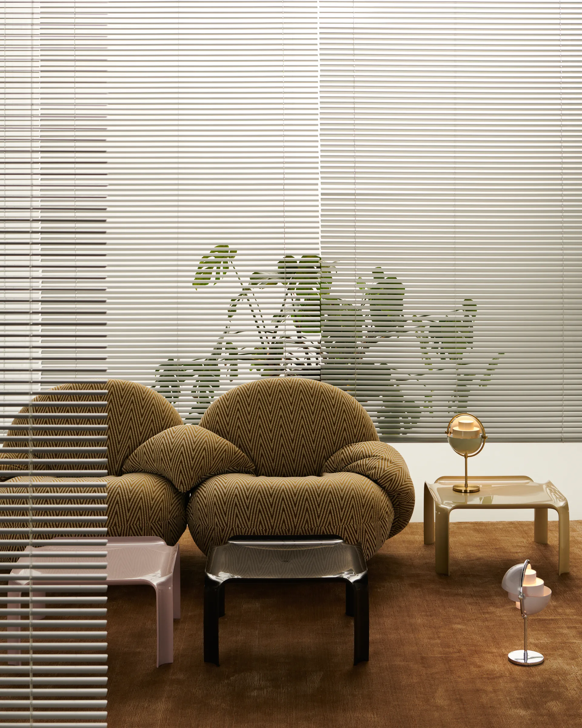 T877 sidobord, Honey gold, 50x50x27 cm GUBI