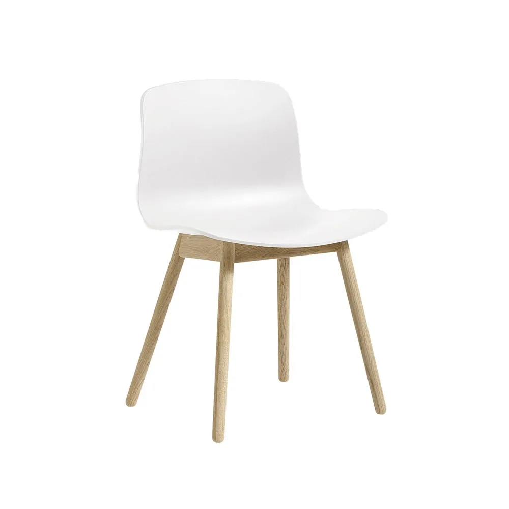 About a Chair 12 stol, White, såpade ekben HAY