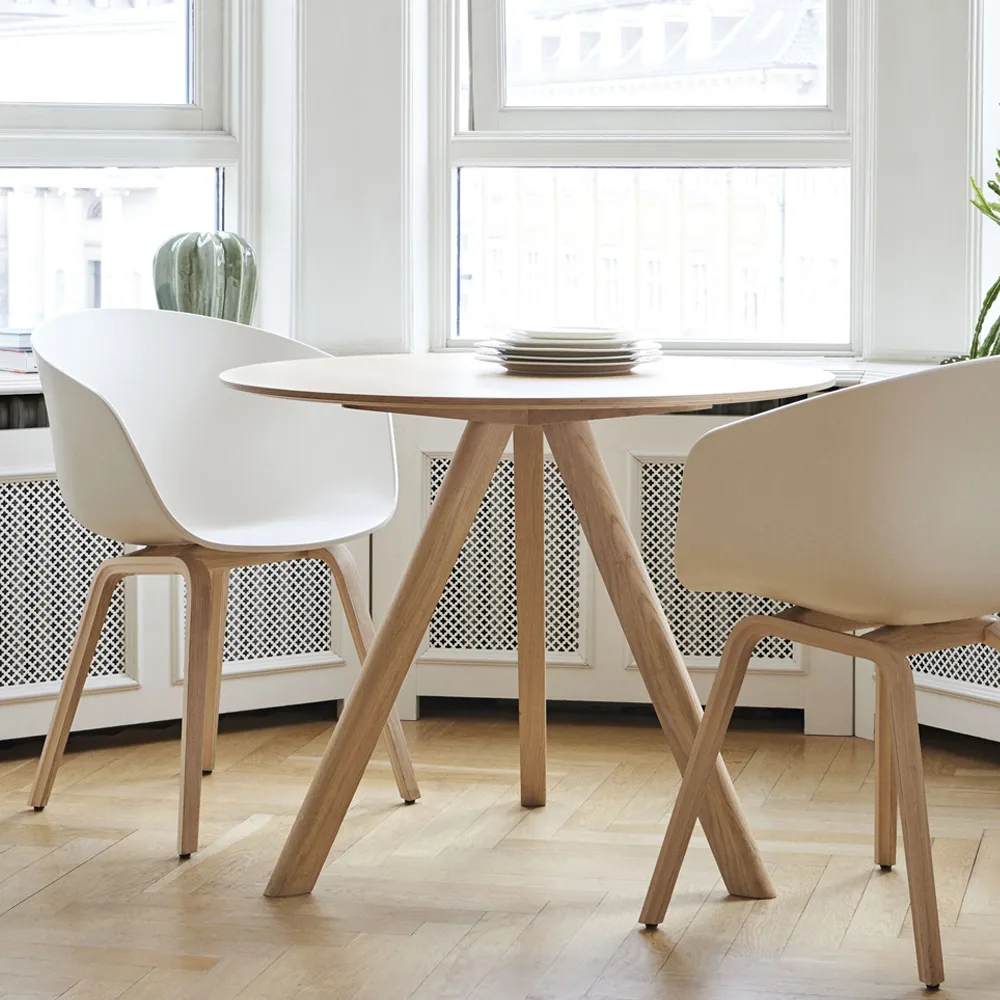 About a Chair 22 stol, White, såpade ekben HAY