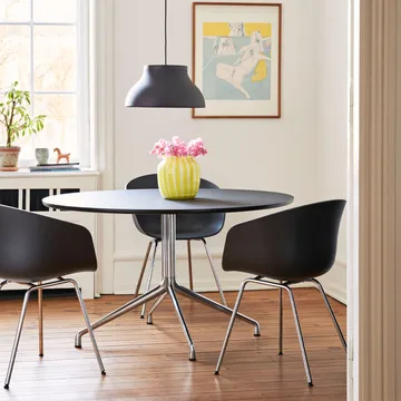 About a Chair 26 stol - Black, svart stålstativ - HAY