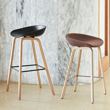 About a Stool 32 High barstol - Black-stålstöd-ekstativ - HAY