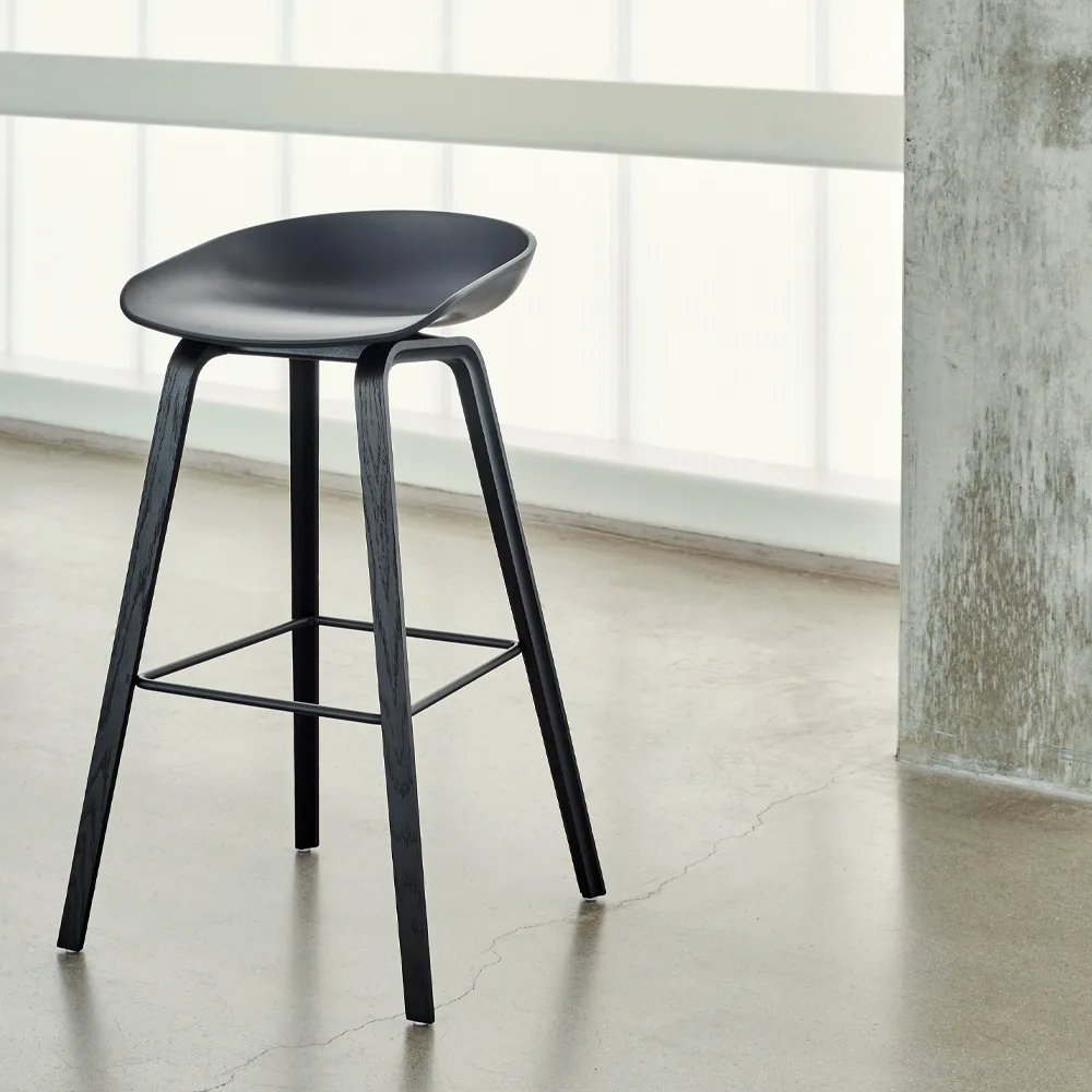 About a Stool 32 High barstol, Black-stålstöd-ekstativ HAY
