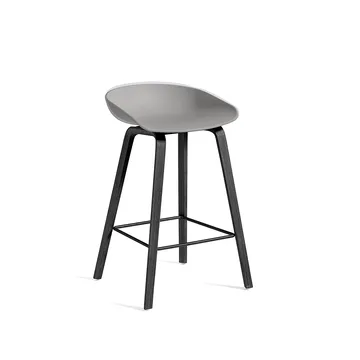 About a Stool 32 Low barstol - Concretegrey-svart stöd o stativ - HAY