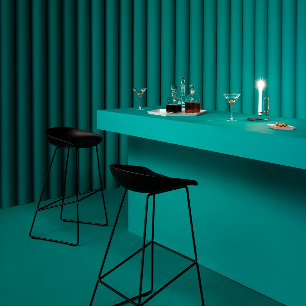 About a Stool 38 barstol, black, low, svart stativ HAY