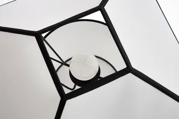 Ava pyramid bordslampa 45 cm - White - HAY