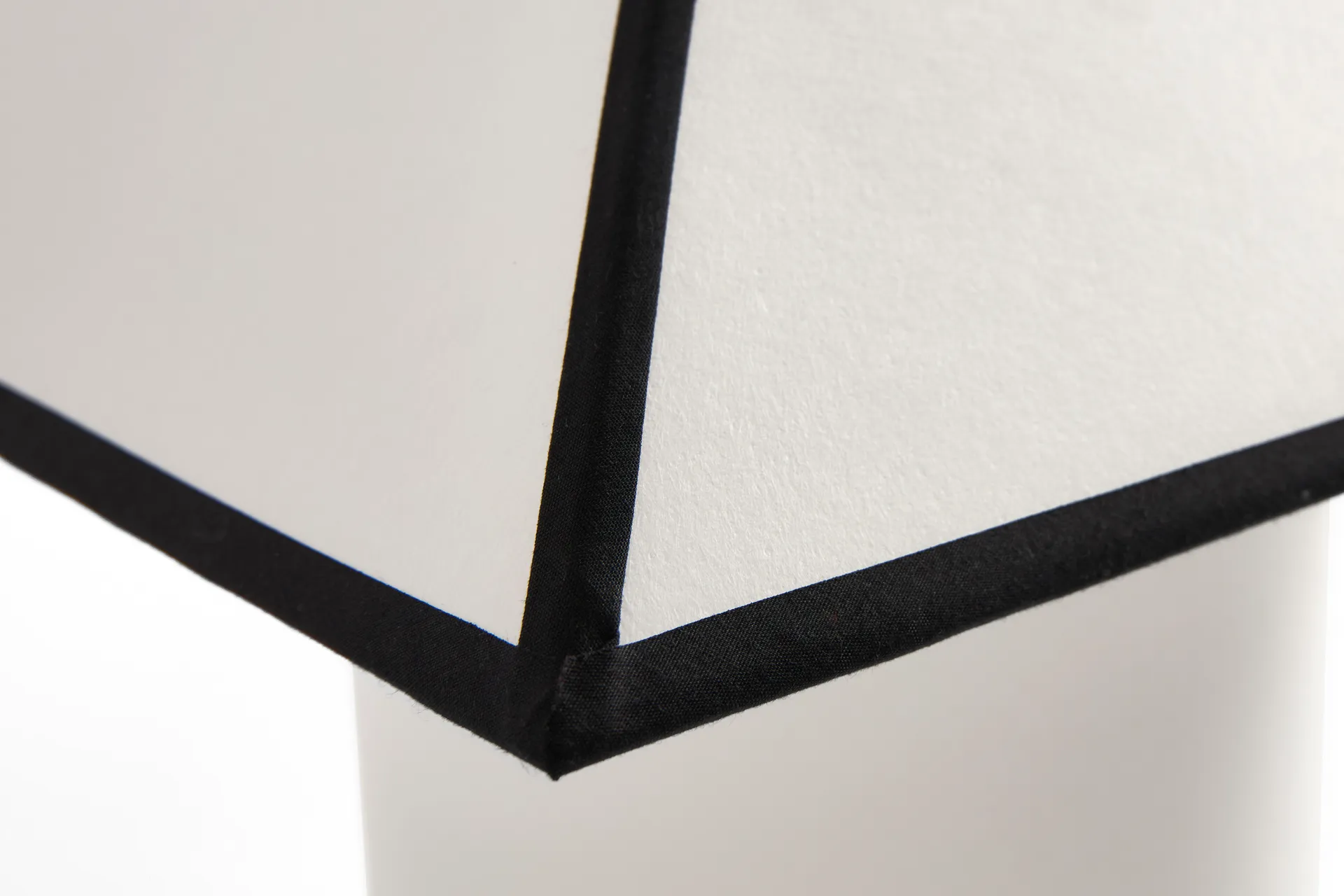 Ava pyramid bordslampa 45 cm, White HAY