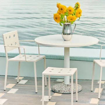 Ceramic Table bord Ø70 cm - Warm white - HAY