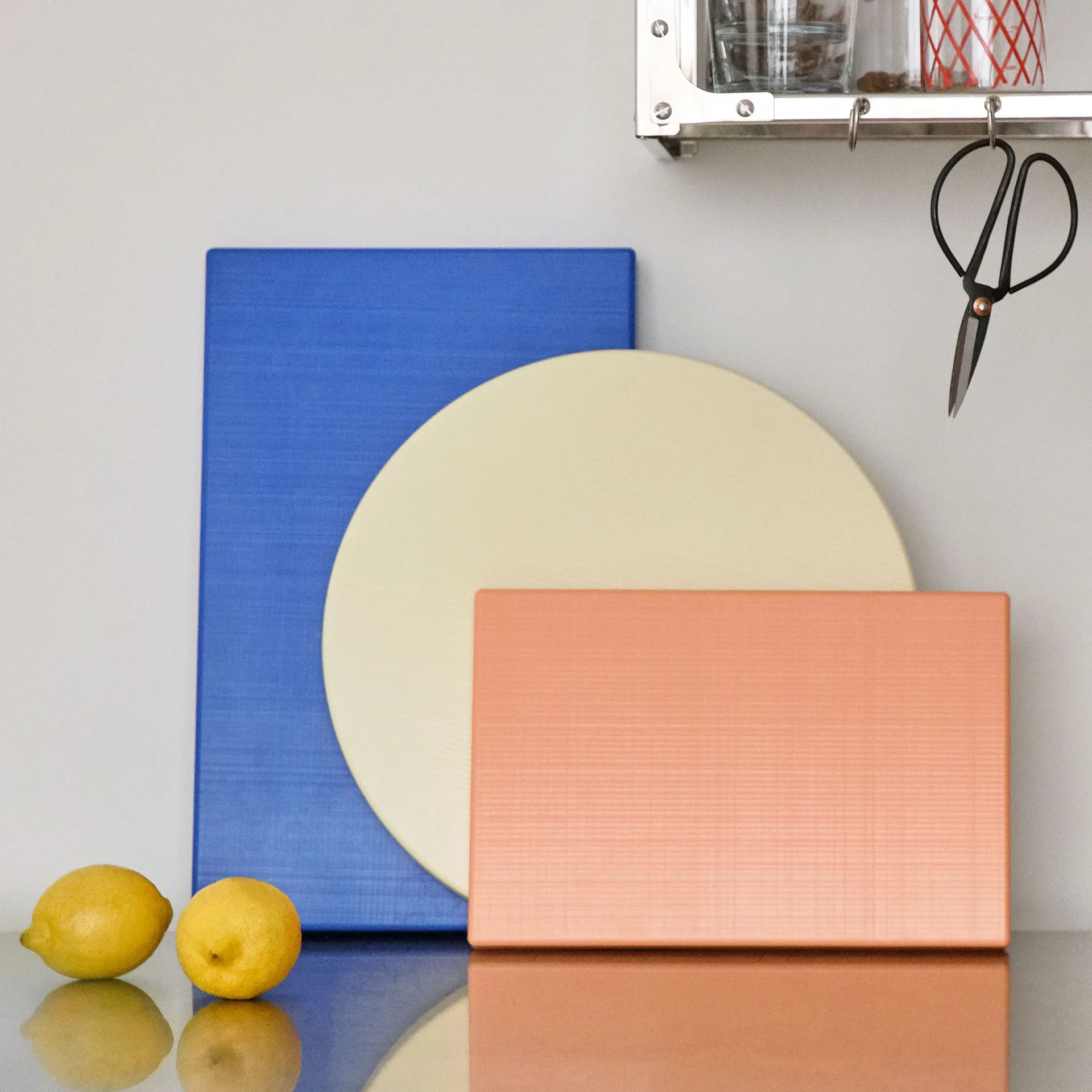 Chopping Board skärbräda L Ø34 cm, Off-white HAY