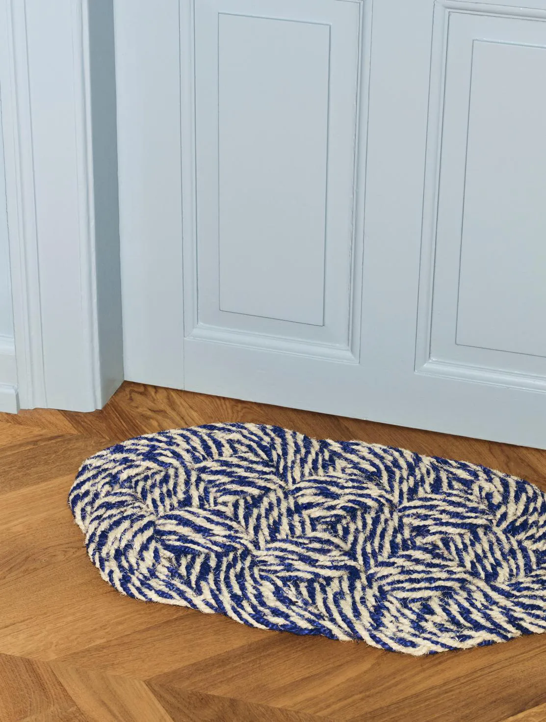 Coco dörrmatta 40x80 cm, Swirl blue-off white HAY