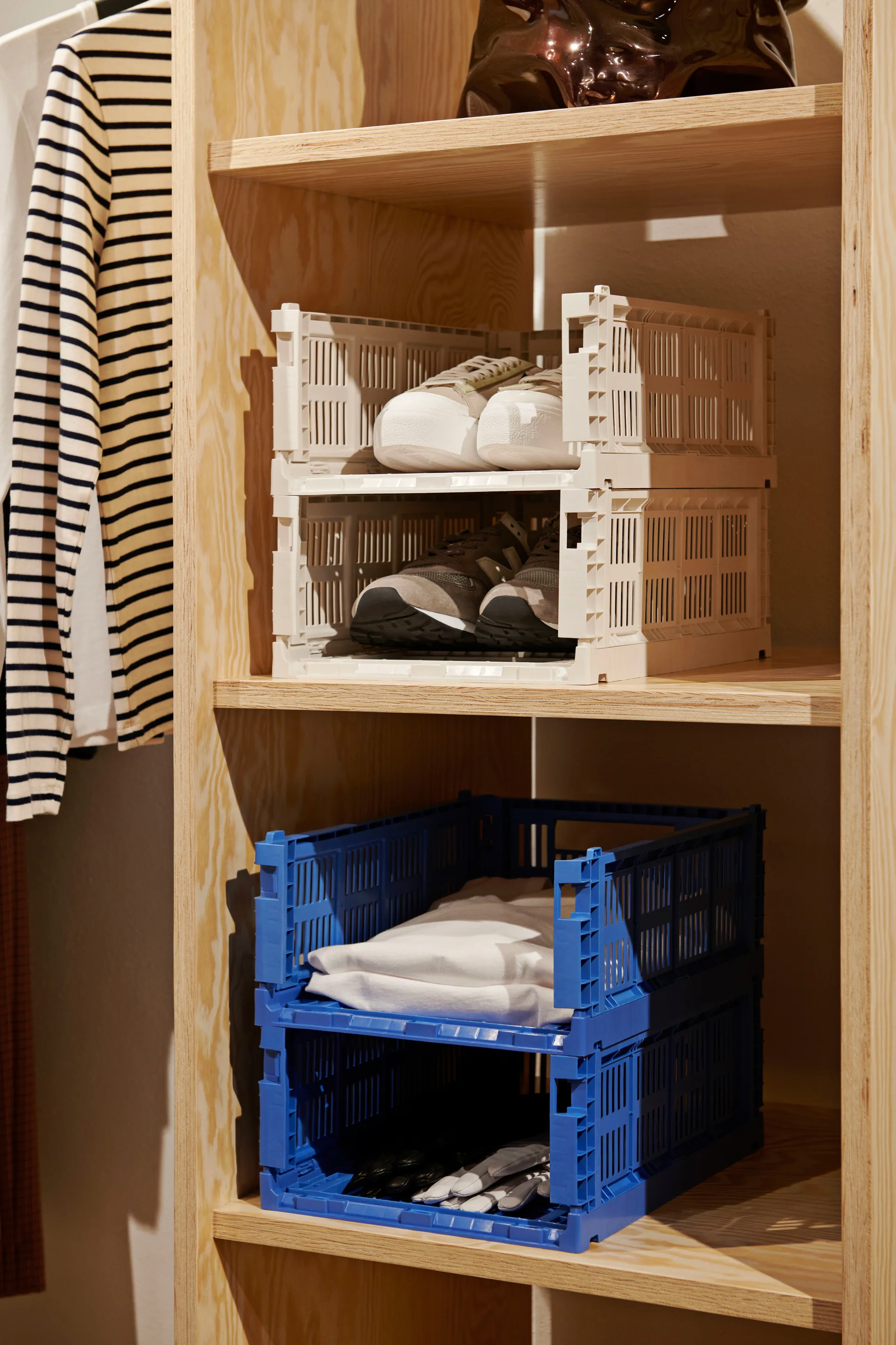 Colour Crate M 26,5x34,5 cm, Electric blue HAY