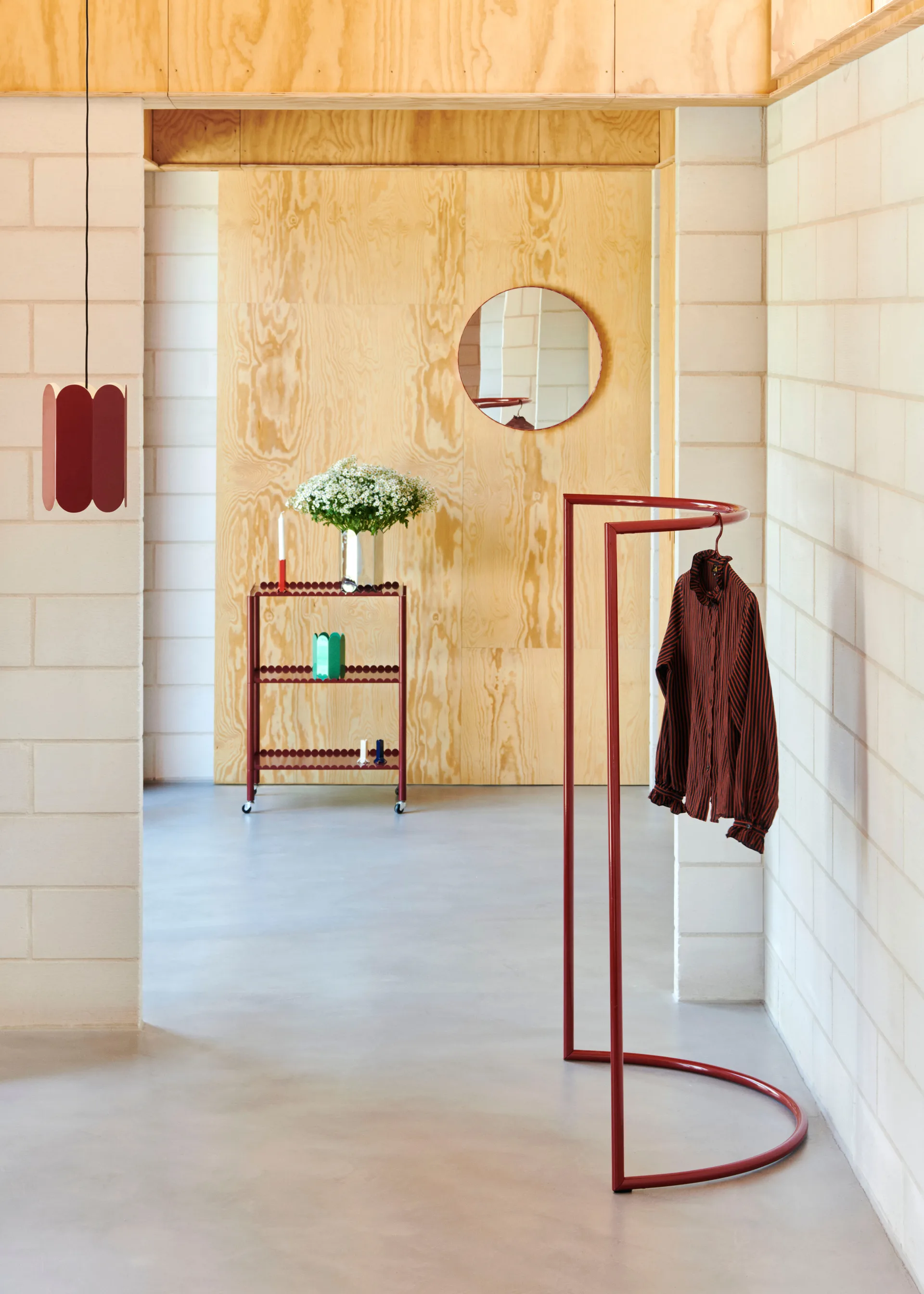 Colour Rack c-shape klädhängare 112x150 cm, Maroon red HAY