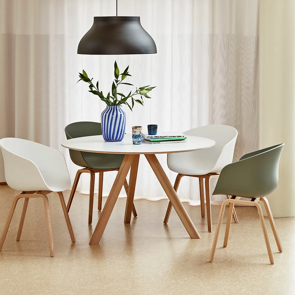 CPH20 Round matbord, Black linoleum-Ø90 cm-ek svart HAY