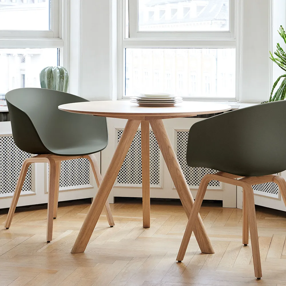 CPH20 Round matbord, Black linoleum-Ø90 cm-ek svart HAY