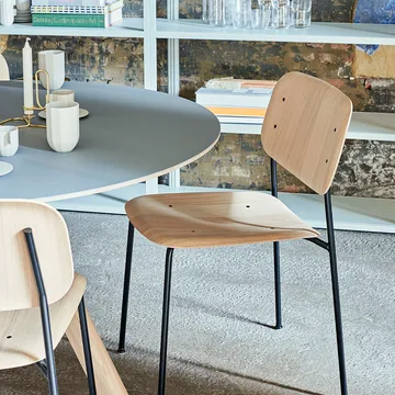 CPH20 Round matbord - Black linoleum-Ø90 cm-ek svart - HAY