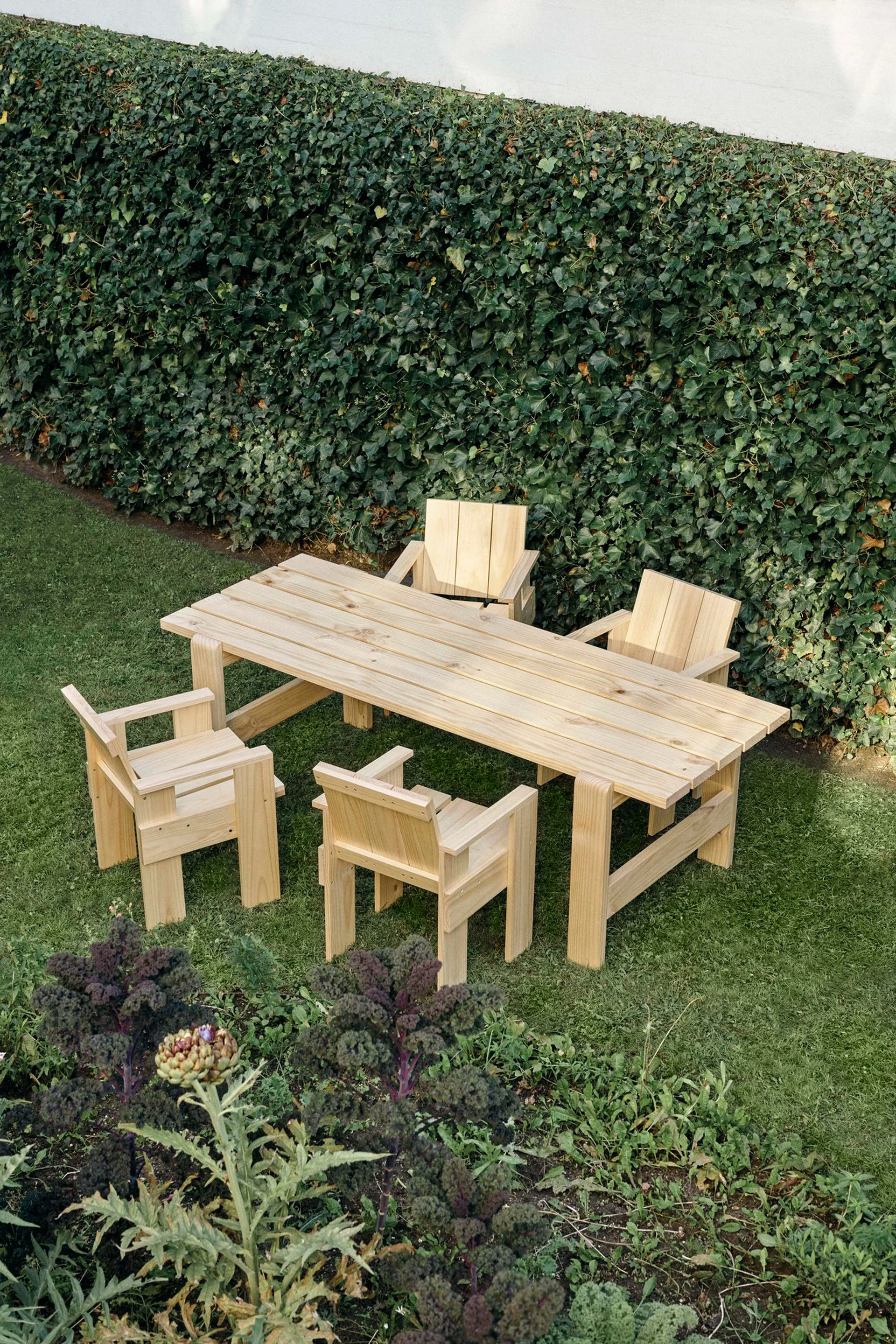 Crate Dining Chair karmstol, Water-based lacquered pinewood HAY