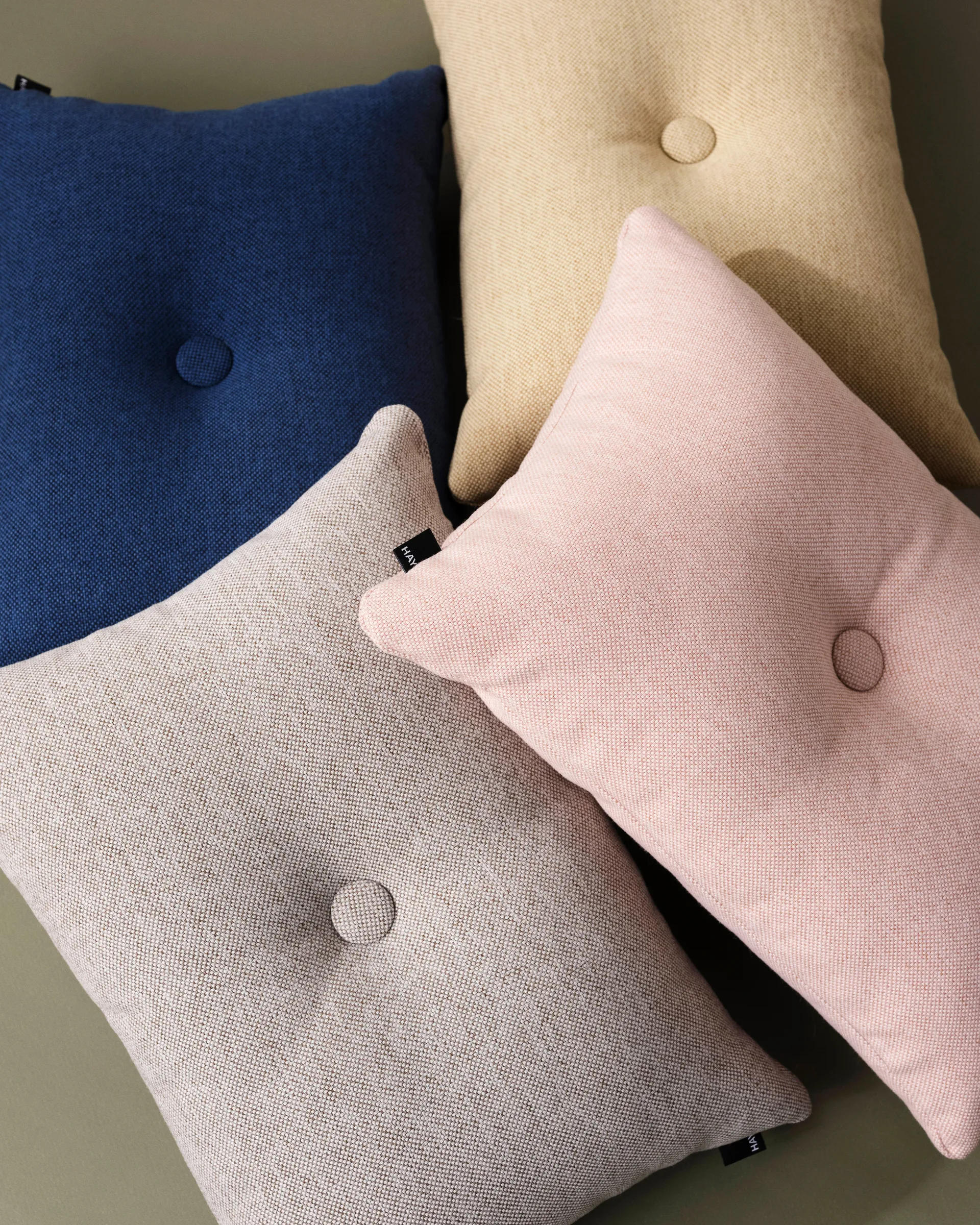 Dot Cushion Mode 1 dot kudde 45x60 cm, Dark blue HAY