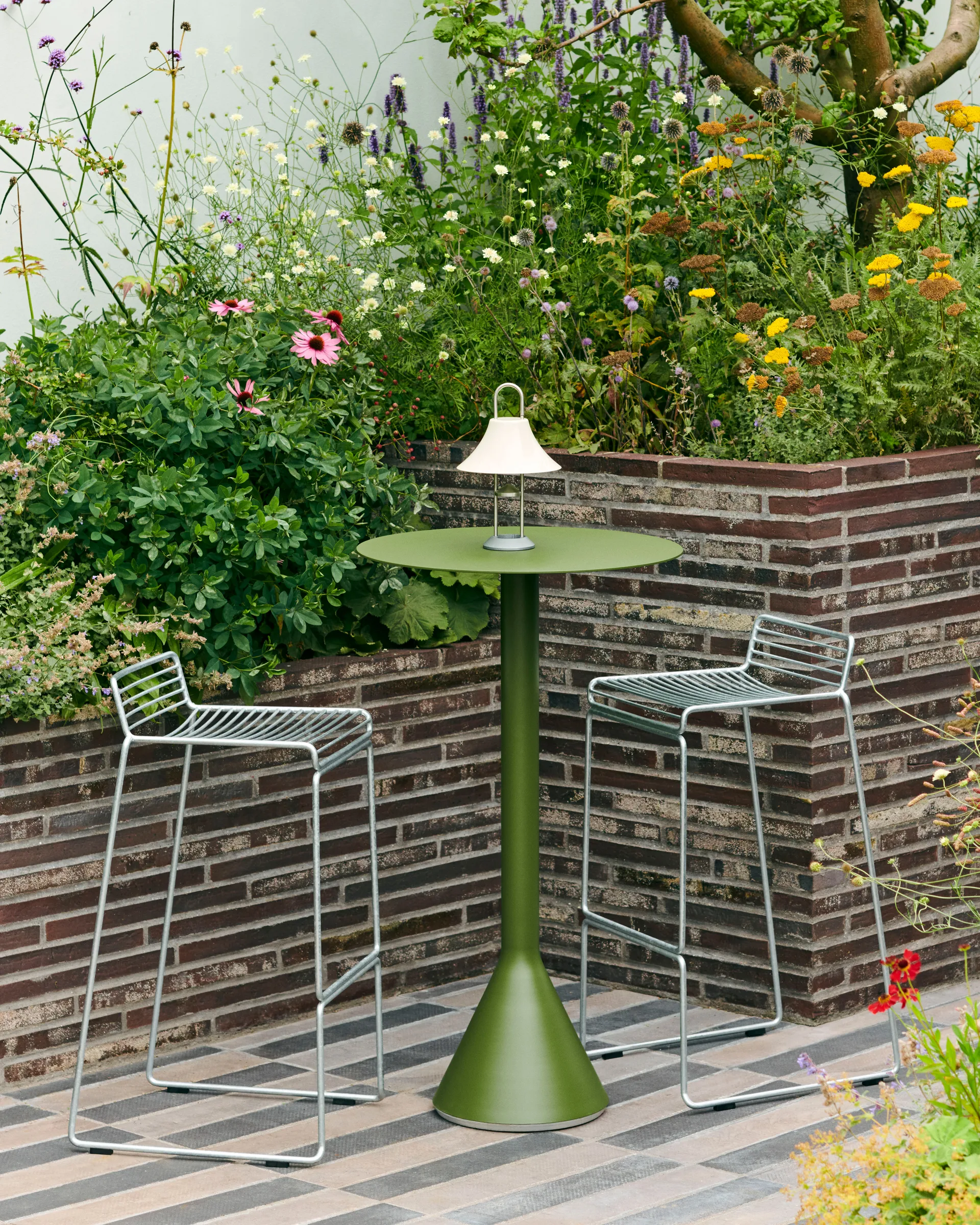 Mousqueton portabel bordslampa, Oyster white HAY