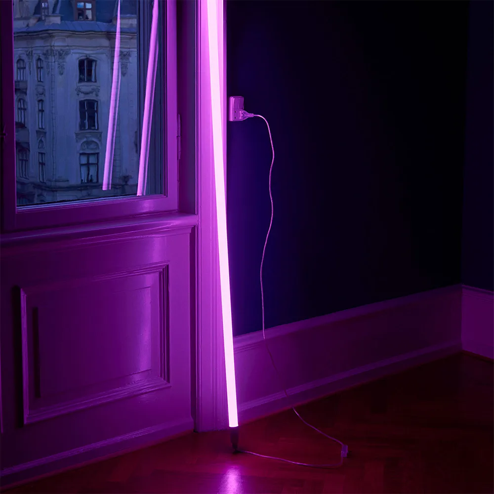 Neon Tube lysrörslampa 150 cm, ice blue HAY