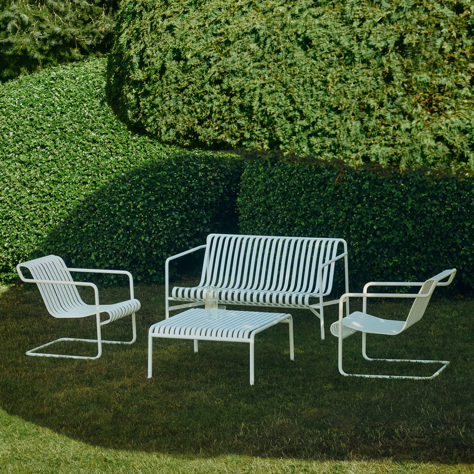 Palissade Cantilever Low loungefåtölj, Cream white HAY