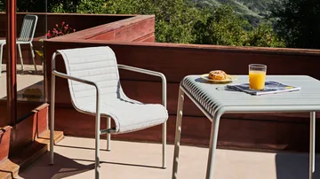 Palissade Dining Quilted karmstolsdyna - Sky grey - HAY