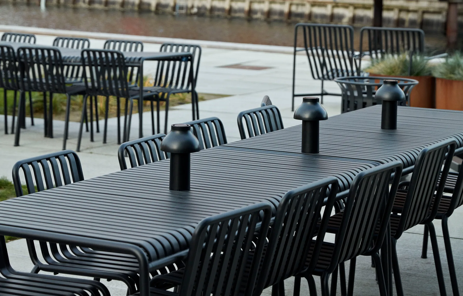 Palissade matgrupp 4 stolar 170x90 cm - Anthracite HAY