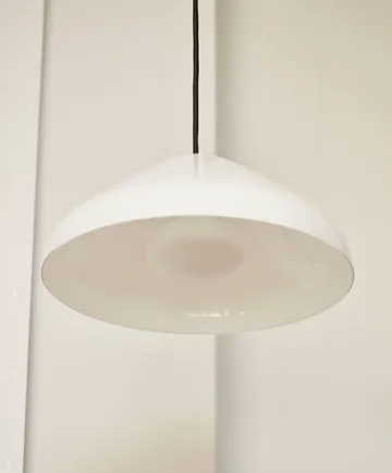 Pao Glass pendel Ø35 cm - Vit-opalglas - HAY