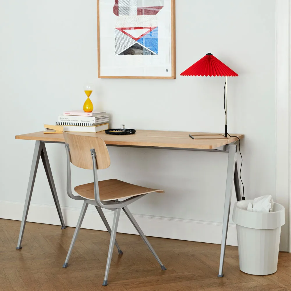 Pyramid 01 skrivbord, Oak clear lacquer-140x75cm-beige stålstativ HAY