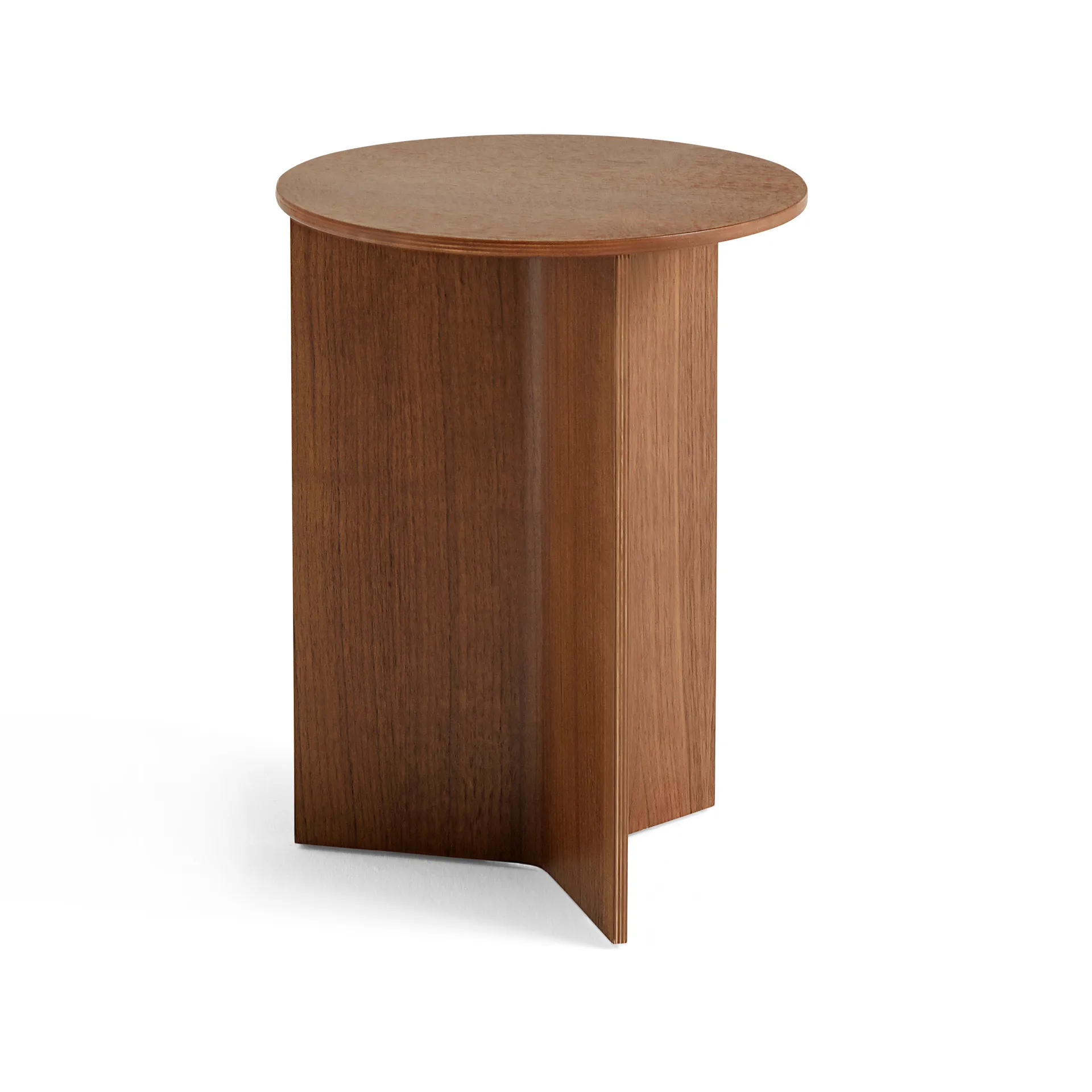 Slit high sidobord Ø35 cm, Lacquered walnut HAY