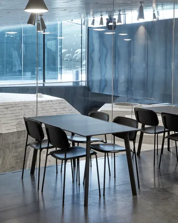 Soft Edge 40 stol - Soft black, svart stålstativ - HAY
