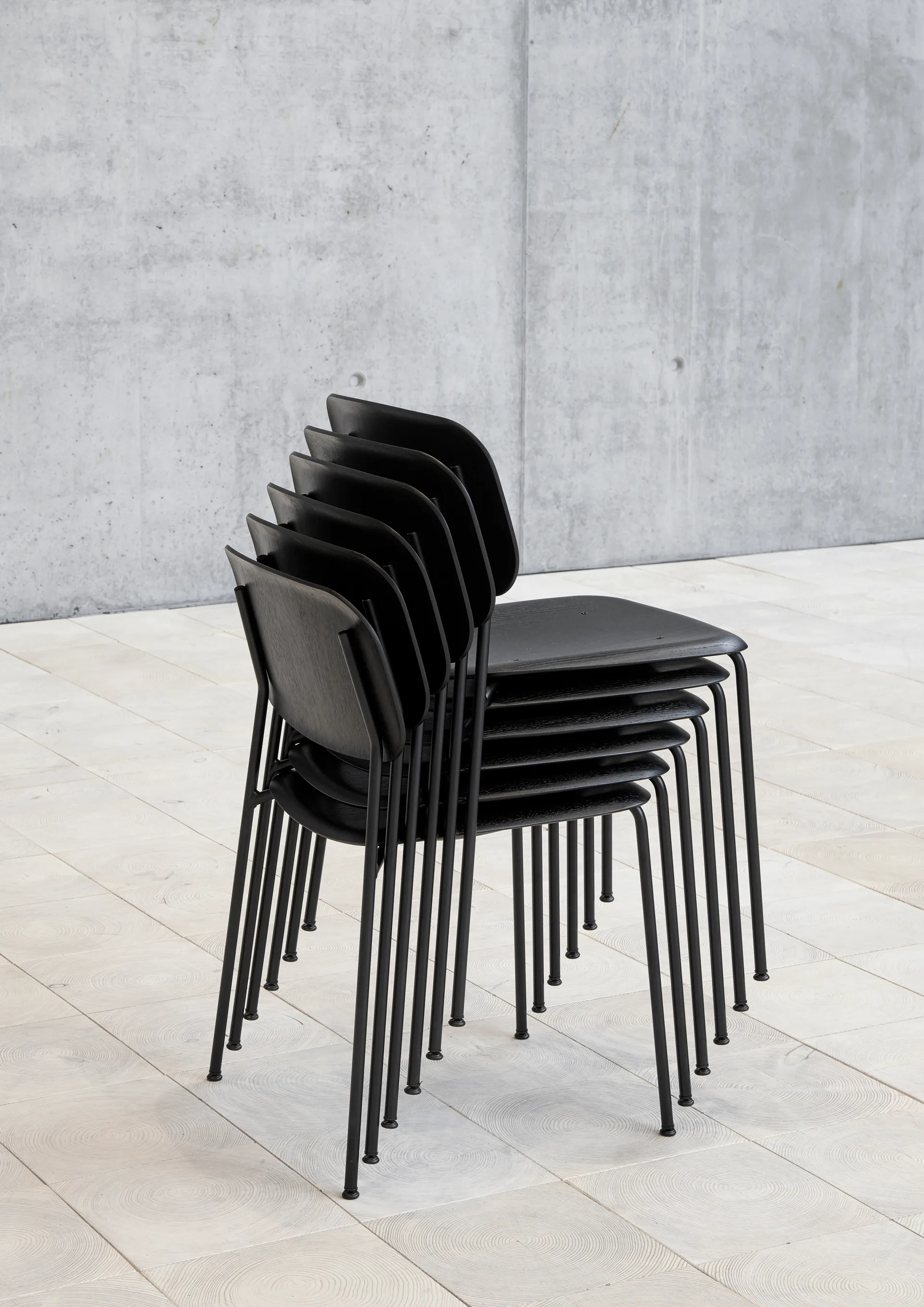 Soft Edge 40 stol, Soft black, svart stålstativ HAY