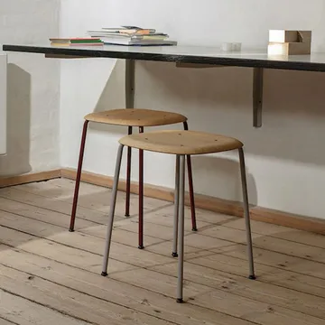 Soft Edge 70 pall - Svart ek-svart stålstativ - HAY
