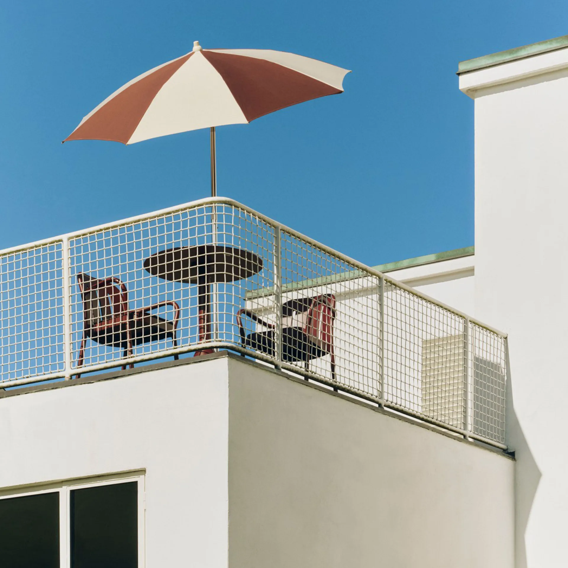 Terrazza Octagon parasoll, Off-white-burgundy HAY