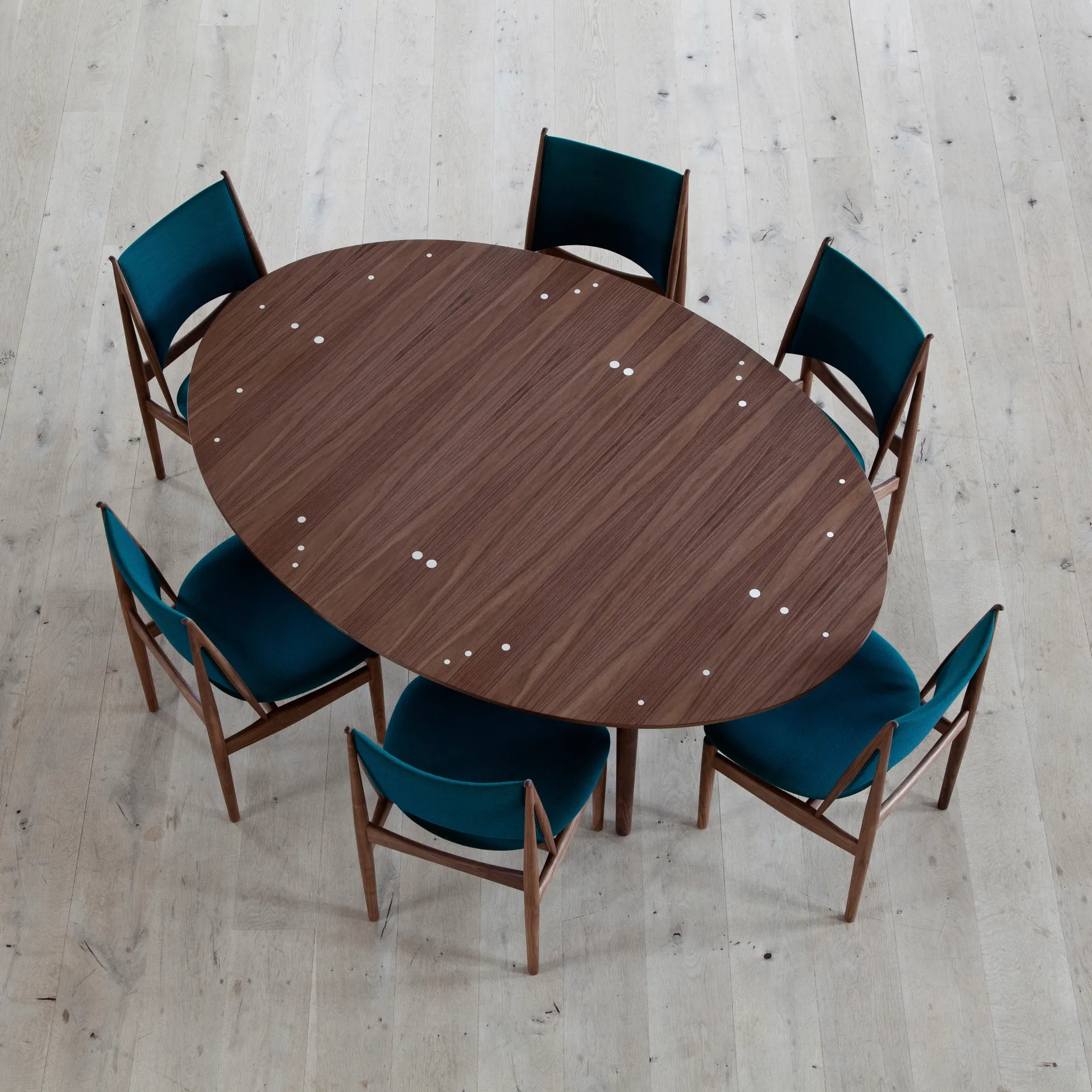 Silver table 200/310 matbord, Valnöt-två iläggsskivor House of Finn Juhl