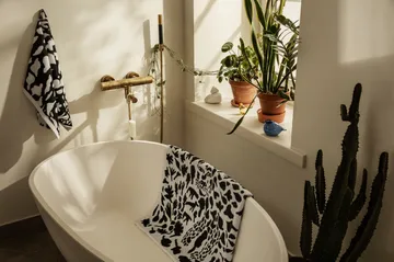 Oiva Toikka Cheetah badhandduk 70x140 cm - Svart-vit - Iittala