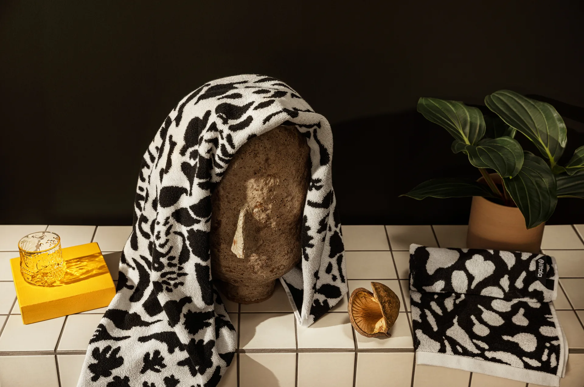 Oiva Toikka Cheetah badhandduk 70x140 cm, Svart-vit Iittala