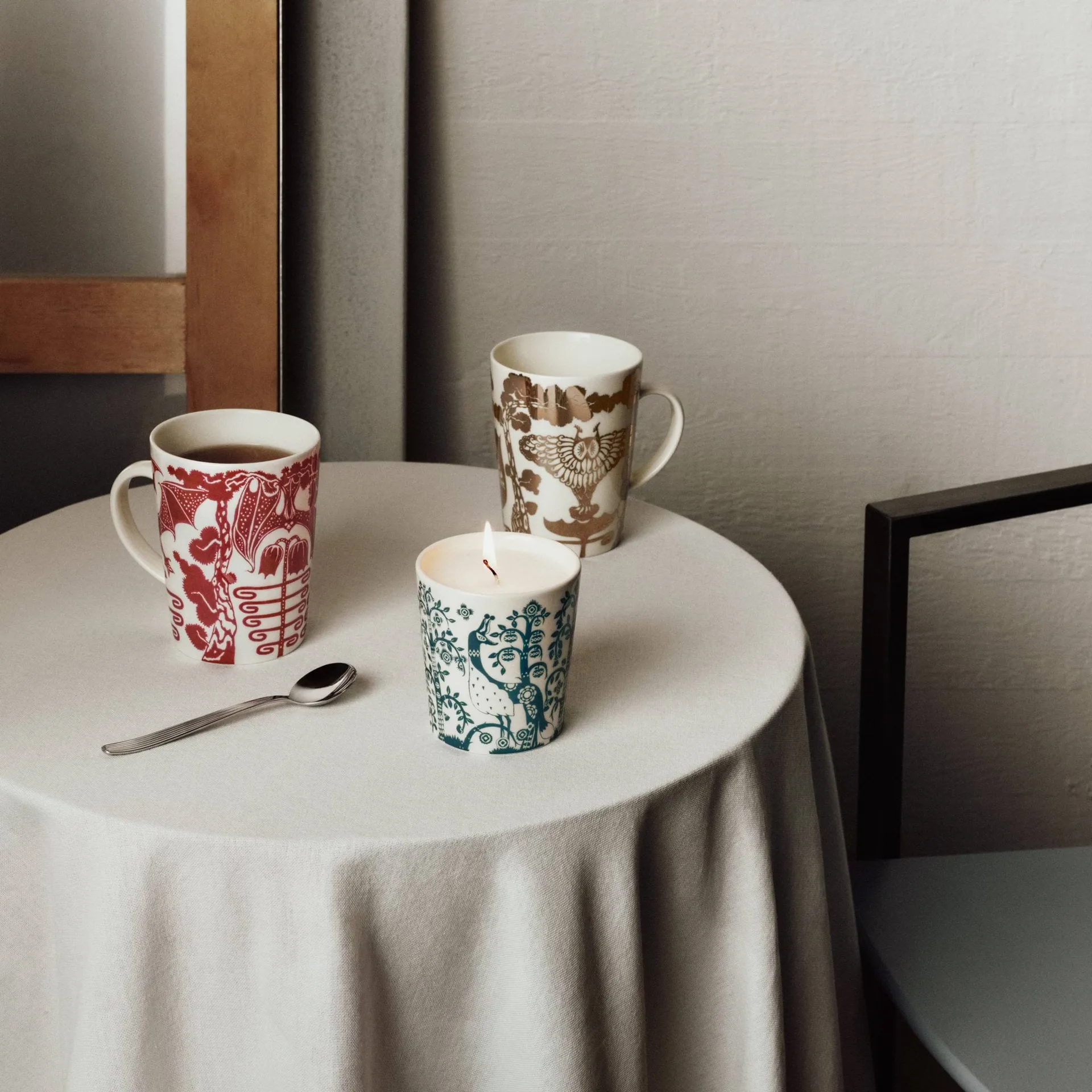 Taika mugg 40 cl presentförpackning, Yö granatröd Iittala