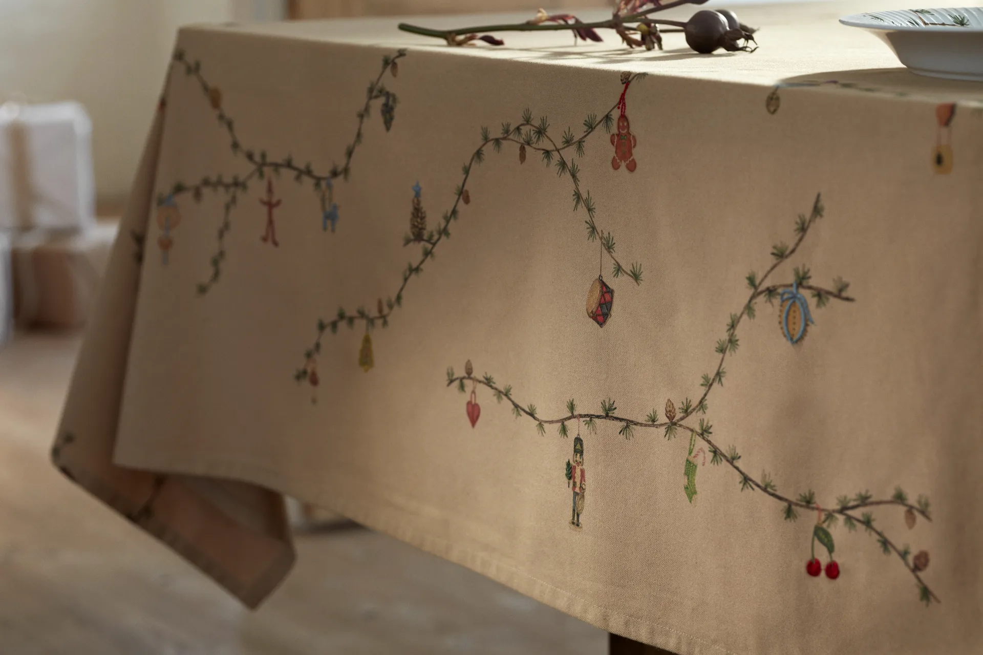 Hammershøi Christmas Duk sand, 150x270 cm Kähler