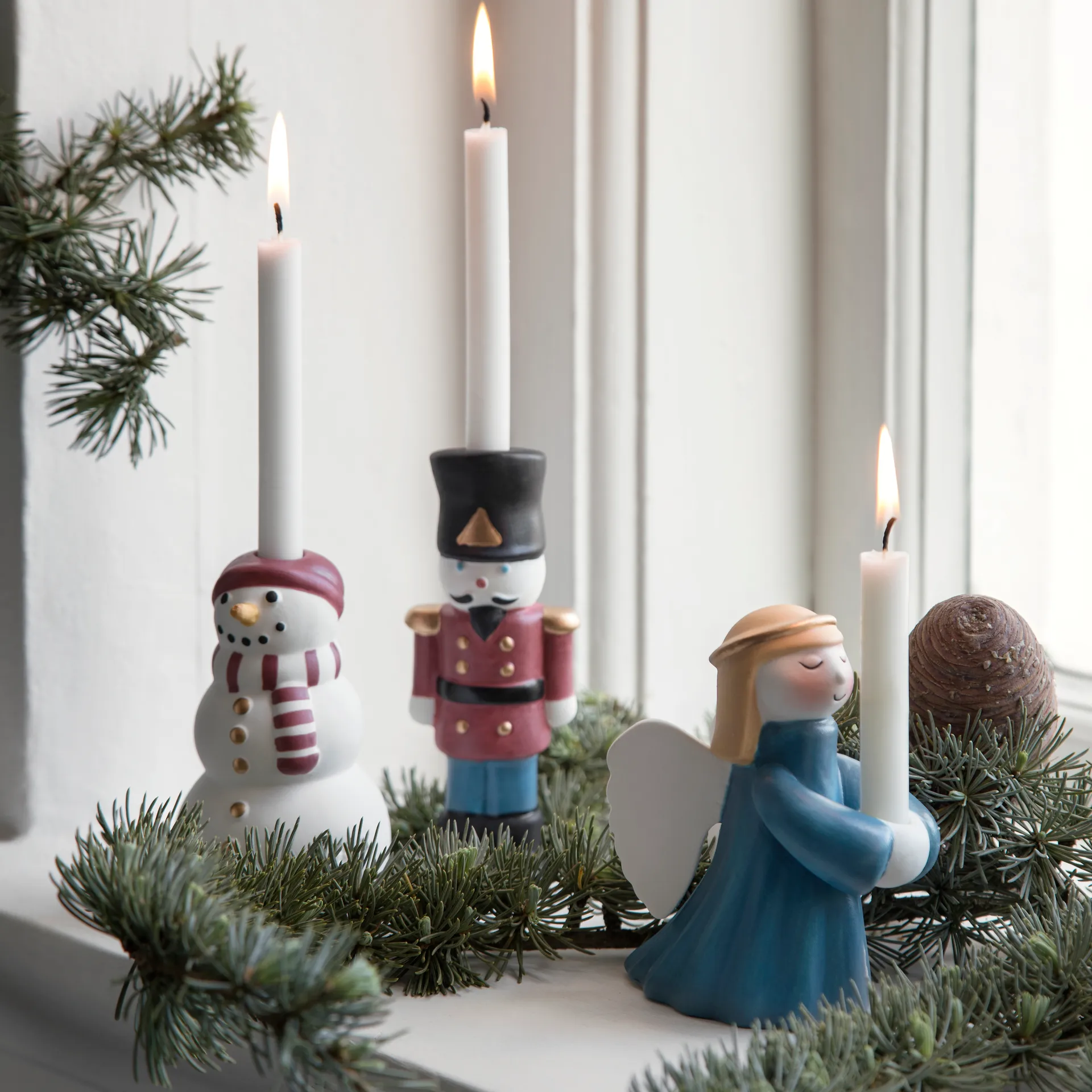 Kähler Christmas porslinsfigur Snögubbe, Vit-svart-röd Kähler